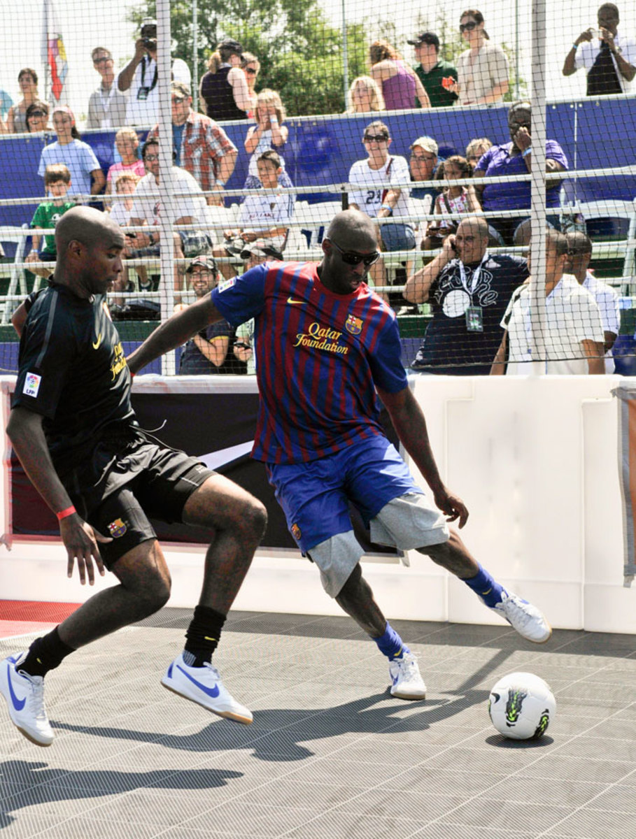 2011-Eddie-Pope-Kobe-Bryant.jpg